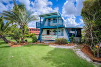 Wayfarers Beachouse - Rainbow Beach Everything you need just metres to the beach