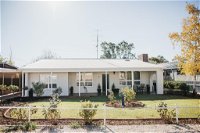 White on Wright Clare - Geraldton Accommodation