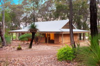 Woodstone Grass Tree Cottage - Melbourne Tourism