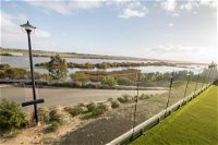 Serenity and sweeping Murray River views - Tourism Adelaide