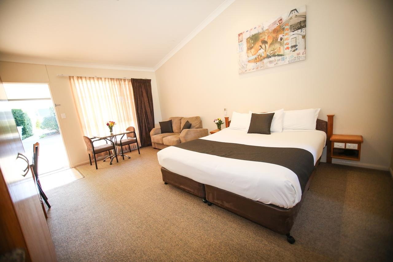 Roma QLD Accommodation Airlie Beach