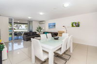First Floor Air Conditioned Free Wi-Fi - Accommodation Noosa