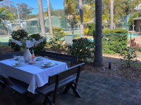 10 'Carindale' 19 Dowling St - Ground Floor Unit with WIFI Foxtel and Linen - Accommodation BNB