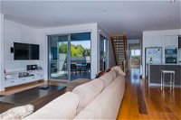 10 Sands Bvd - Accommodation Airlie Beach