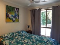 13 Coora Court - Sleeps 6 pool air con pets - Accommodation Batemans Bay