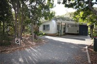 15 Belle Court - Modern architect designed open plan holiday home with outdoor shower - Accommodation Airlie Beach