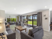 19 'Bay Parklands' 2 Gowrie Avenue - ground floor renovated unit with water views  WIFI - Accommodation Search