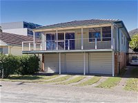 2 'Hibiscus Court' 9 Government Road - fantastic air conditioned 3 bedroom unit - Bundaberg Accommodation