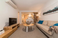 2 Bedroom Apartment Seconds From Valley - Accommodation 4U