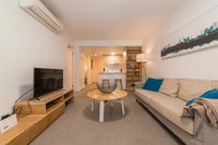 2 Bedroom Apartment Seconds From Valley - Accommodation 4U