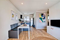 2 Bedroom Apt In Glenelg With Air-Con - Tourism Caloundra