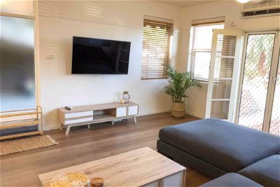 2 Bedroom, SHORT walk to CBD,BEACH and DARBY ST