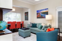 2-Bed Balmain Retreat with Outdoor Patio - Palm Beach Accommodation