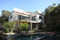 20 Orania Court - Two storey family home with swimming pool patio  large deck. Pet friendly - Townsville Tourism