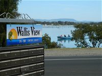 26 Wallis View - Opposite the Lake - 3 Bedroom Apartment - Sleeps 8 - Accommodation Perth
