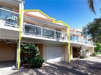 3 'Frangipani' 30 Leonard Avenue - great townhouse with air con - Tourism Cairns