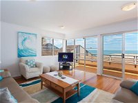 3 'The Clippers' 131 Soldiers Point Road - fabulous waterfront unit - Accommodation ACT