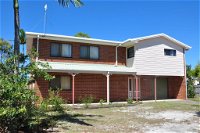 31 Bombala Crescent - Two storey home with covered outdoor deck fully fenced backyard. Pet friendly - Accommodation Directory
