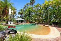 3BR Beach Escape AC Pool Tennis Wine Coffee Netflix - eAccommodation
