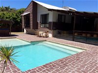 6 Bomburra Court - Rainbow Beach Pet Friendly in great Bush and Beach location - Accommodation Directory