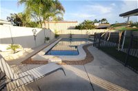 62 Tingira Close - Modern lowset home with swimming pool outdoor area ample parking. Pet friendly - Carnarvon Accommodation
