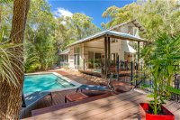 7 Naiad Court - Rainbow Shores Perfect Beach House Swimming Pool and Walk To Beach Aircon Wi-Fi - eAccommodation