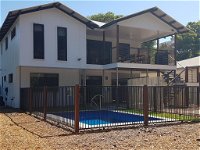 9 Ibis Court - pool beach volleyball air conditioning - eAccommodation
