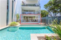 A Deluxe Swim Up - Drift Apartments South - Accommodation Airlie Beach