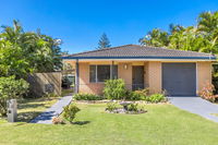 A SWEET ESCAPE - Carefree Beach Home - Kingaroy Accommodation