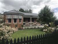 Acacia House - Central Healesville - Yarra Valley