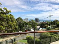 Amazing apartment ocean views and hot tub on balcony - Coolangatta - Accommodation Airlie Beach