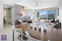 Amazing Ocean views Pool Award winning location Airlie Beach - Accommodation Search