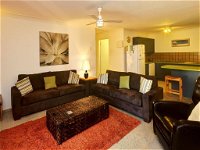 Apartment with Inground Pool - Accommodation Airlie Beach