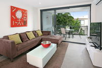 Back of the Block Bulimba - Executive 3BR Bulimba apartment with leafy outlook - Accommodation Perth