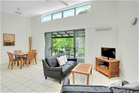 Baden 46 - Rainbow Shores Walk To Beach Top Floor Air conditioned Unit Pools - Accommodation Airlie Beach