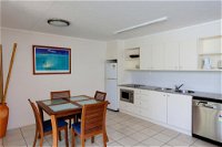 Baden 50 - Rainbow Shores Swimming pool walk to beach tropical surroundings - Accommodation Airlie Beach