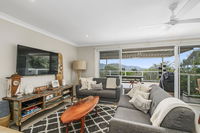 Barefoot Top Floor 32 Skyline Crescent Crescent Head - Accommodation Yamba