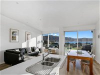 BAY VUE - top floor apartment amazing views - Accommodation Tasmania