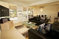 Beach House Apartments - Accommodation Tasmania