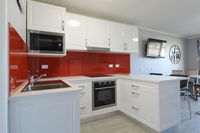 Beachfront 4 25 Willow Street - Accommodation Airlie Beach