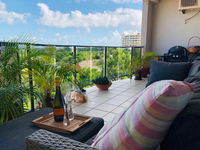 Beautiful spacious city apartment with views out to the Arafura Sea - Townsville Tourism