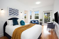 Beautiful Studio in Heritage Building with Balcony - Yamba Accommodation