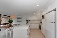 BEAUTIFULLY RENOVATED OCEANSIDE APARTMENT - Lennox Head Accommodation