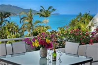 Bella Azure Two Bedroom Two Bathroom Spacious Ocean-view Apartment With Golf Buggy - Tourism Cairns