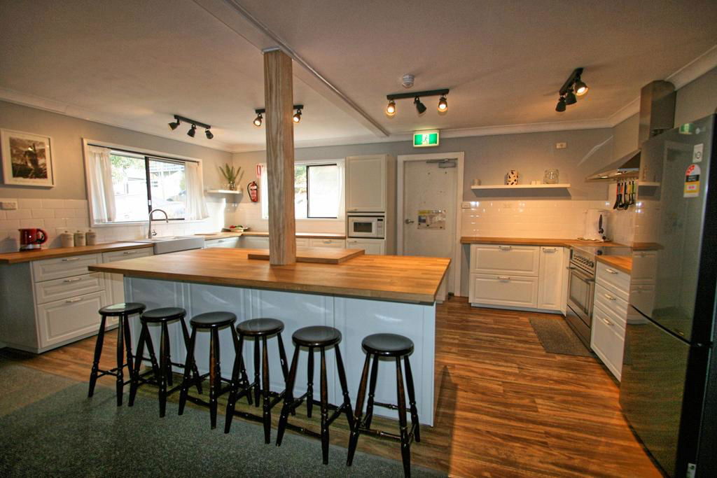 Jindabyne NSW Accommodation Airlie Beach