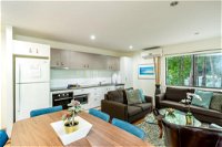 Bluewater 1 - Rainbow Shores Amazing Location Easy Walk To Beach Pool Aircon Outdoor spa - Accommodation Brisbane