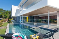 Bluey's Beach House - 5 Bedroom - Accommodation Brisbane