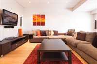 Bold modern 1 bed 10 mins from the city - Accommodation Guide