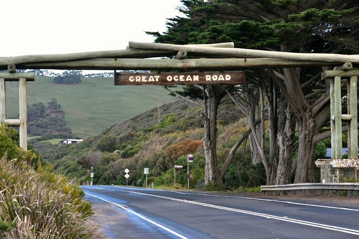 Small-Group Great Ocean Road and Twelve Apostles Full-Day Tour