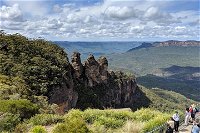 Blue Mountains Private Tour - wild kangaroos waterfalls and The Three Sisters - Accommodation Yamba